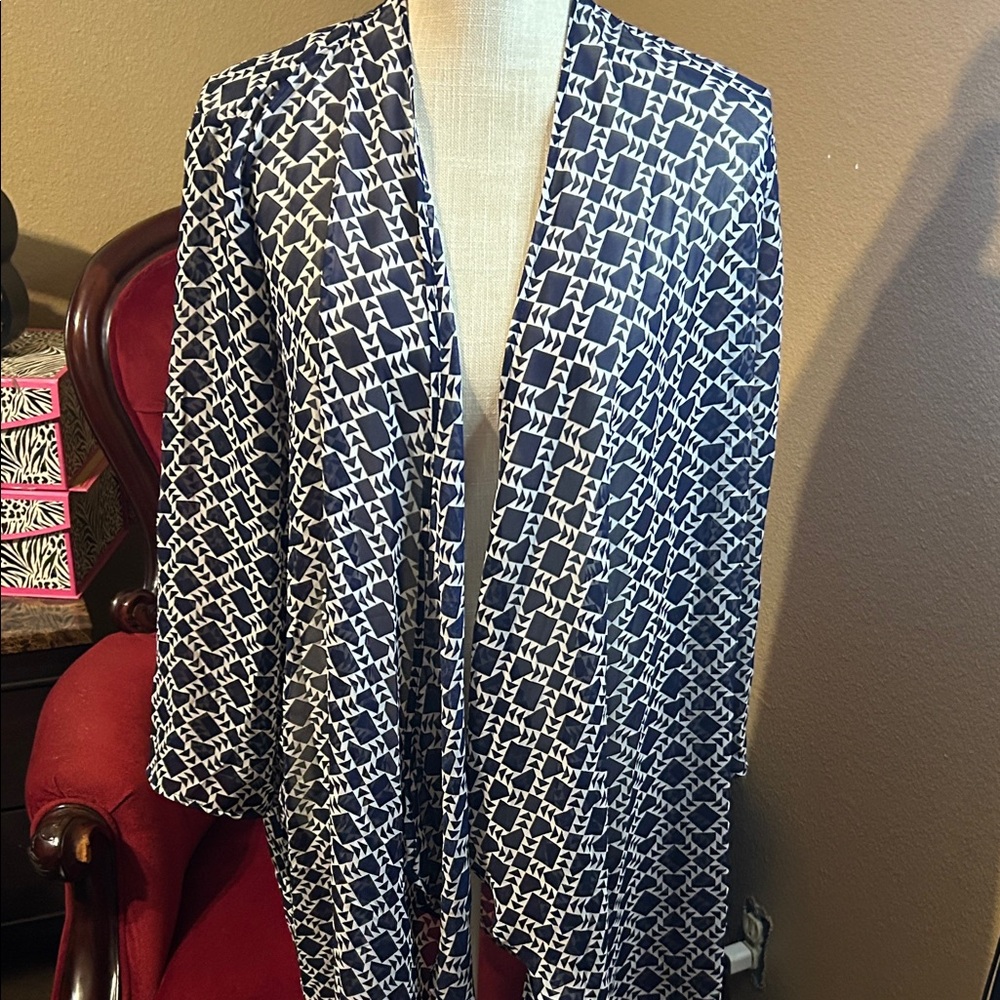 C Navy and White Geometric Kimono
